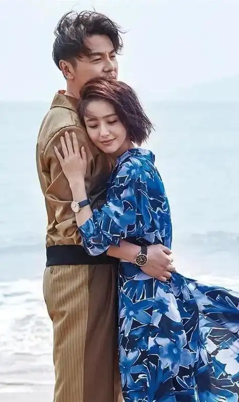 雷佳音结婚多年,与妻子仍然恩爱有加,当然是有名的"宠妻狂魔"