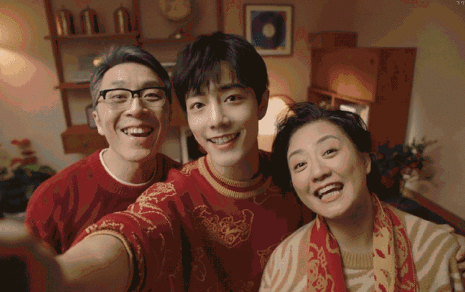 笑的眉眼弯弯的全家福,想家啦#肖战李宁运动潮流产品全球代言人##肖战