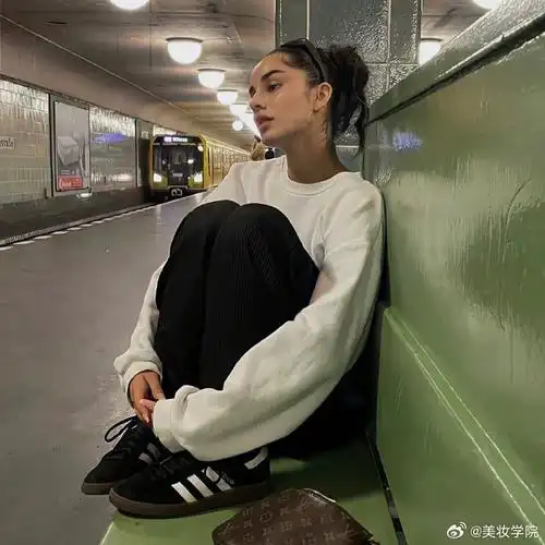 时尚穿搭超话快来欣赏我最新设计的欧美风格头像吧!绝对让你眼前一亮!