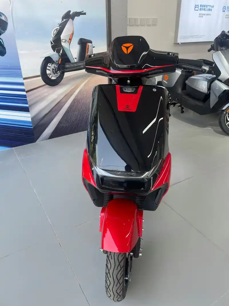 雅迪电动车 新款车型上市,长续航,动力强,冠能系列车型搭配72付23安