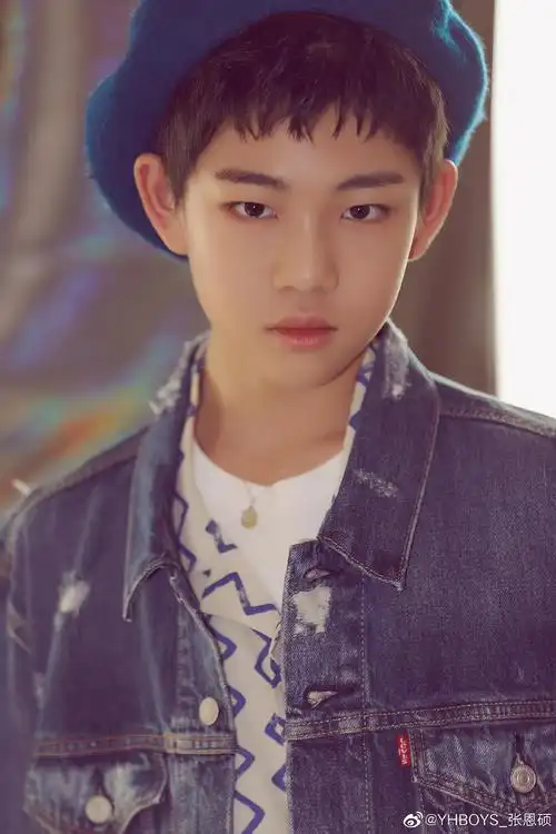 越长越盐,左航陈天润之子,跳舞还不错,扔进三代里没有违和感李林宨