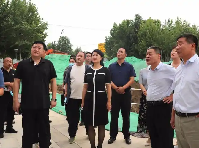 任泽区8月18日,襄都区委书记李秀娟到平安路,东关回迁楼,木器厂小区