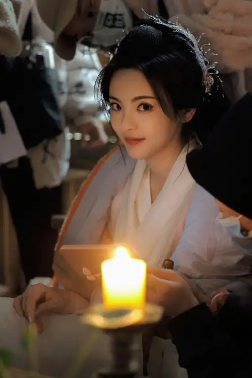 谁谈个恋爱天天亲啊##杨超越七时吉祥##杨超越祥云