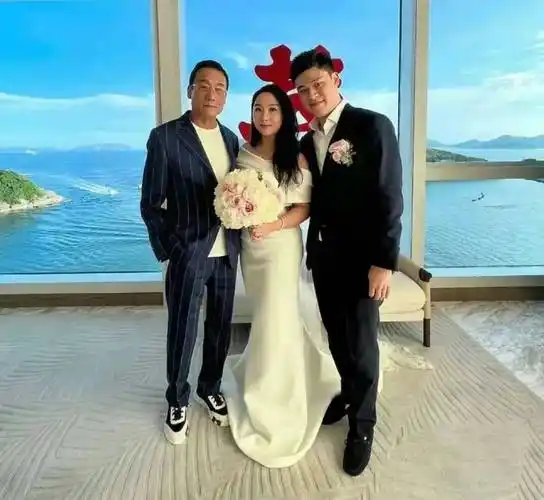 每十年结一次婚,他是香港最痴情影帝_梁家辉_江嘉年_妻子