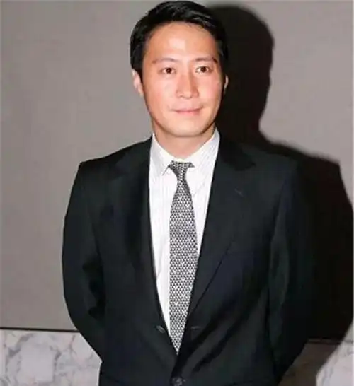 2,黎明张国荣,祖籍广东梅县,1956出生在香港.1,张国荣