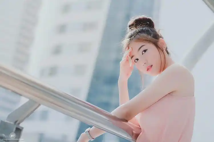 氧气美少女清纯街拍写真高清宽屏桌面壁纸