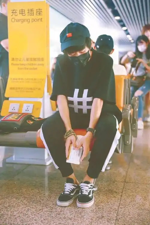 跟着易烊千玺穿搭快来get同款吧