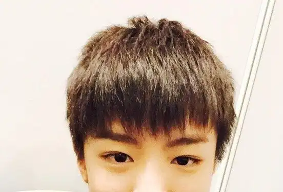 tfboys狗啃刘海自拍凑齐,王俊凯竟是第一人