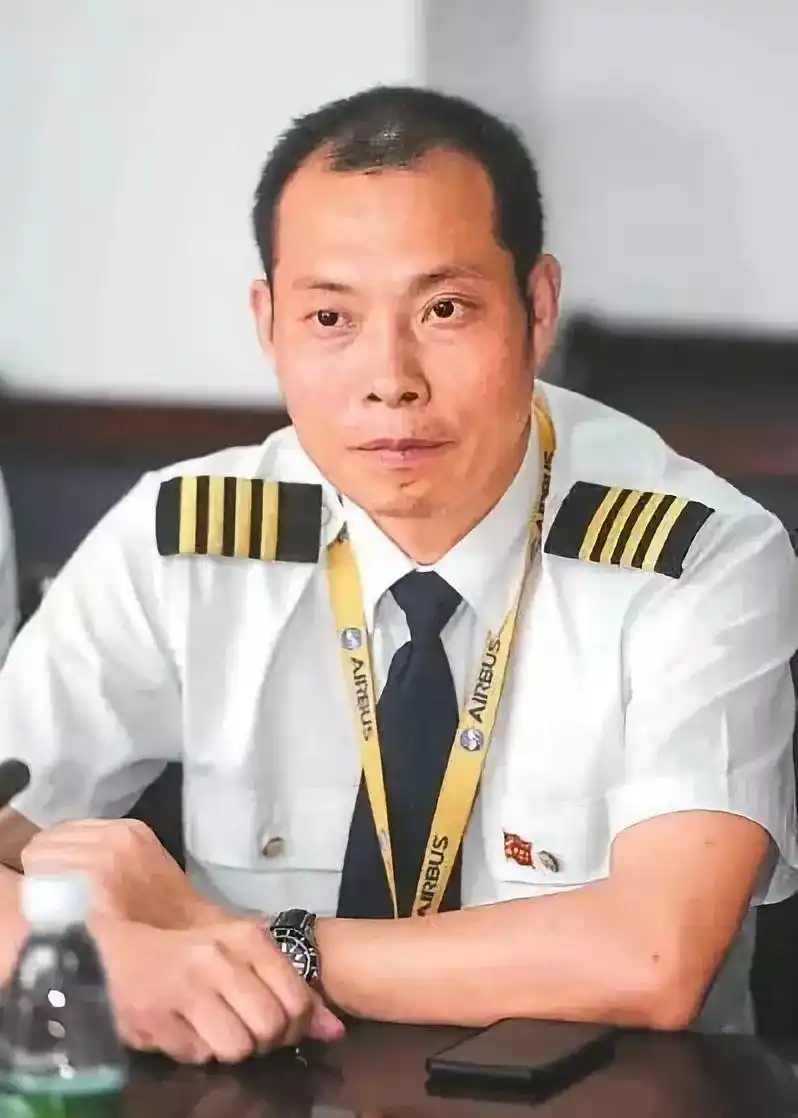 中国机长英雄机组值得敬重但电影却被刘伟强拍烂了