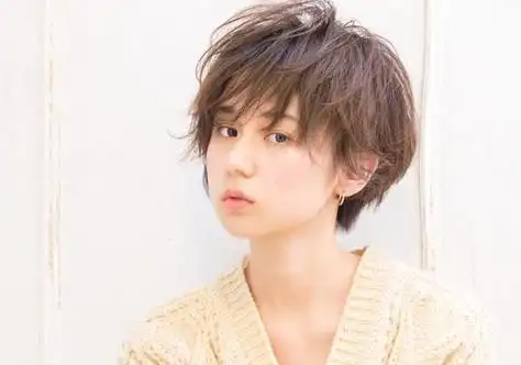 适合圆脸女生的短发发型修颜星数评比哪些短发细节能修饰圆脸