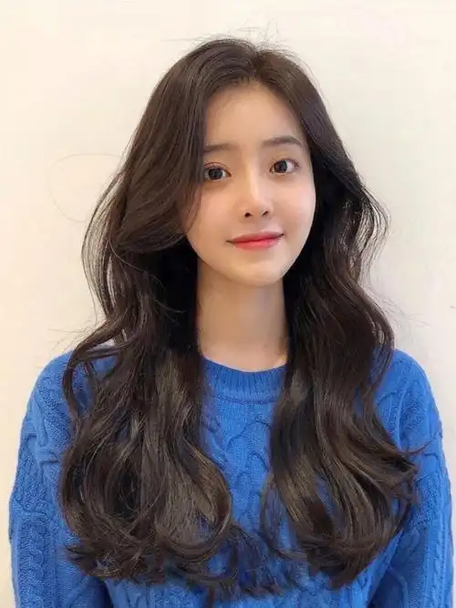 中长发女生标配法式大波浪卷发