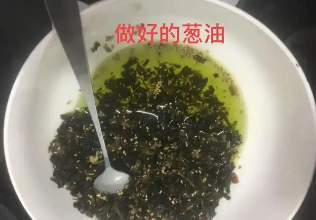 自制小葱油春天天气温度高了可以用来拌面下饭都好吃