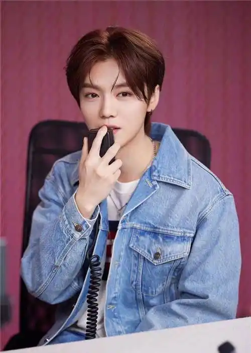 鹿晗现身李佳琦出镜间,清爽帅气少年感十足,30岁状态好绝_专辑_镜头