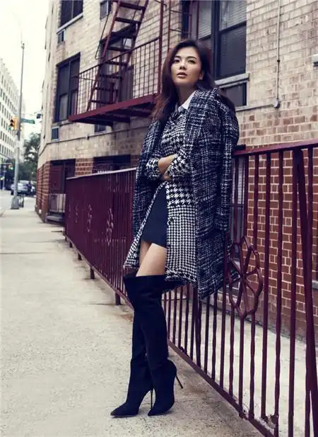 一双过膝长靴太时尚!7位明星展示各具特色,刘涛穿上贵气十足