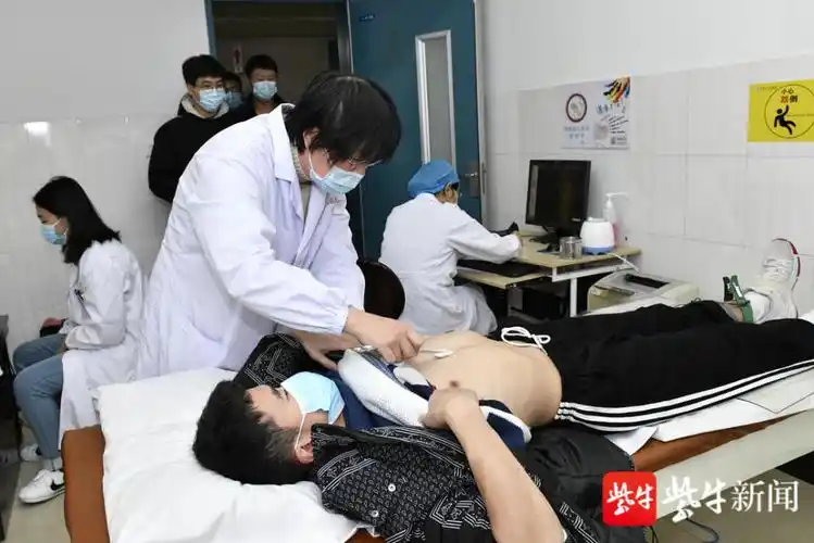 春季征兵开启大幕65名大学生参加丹阳2021年体检