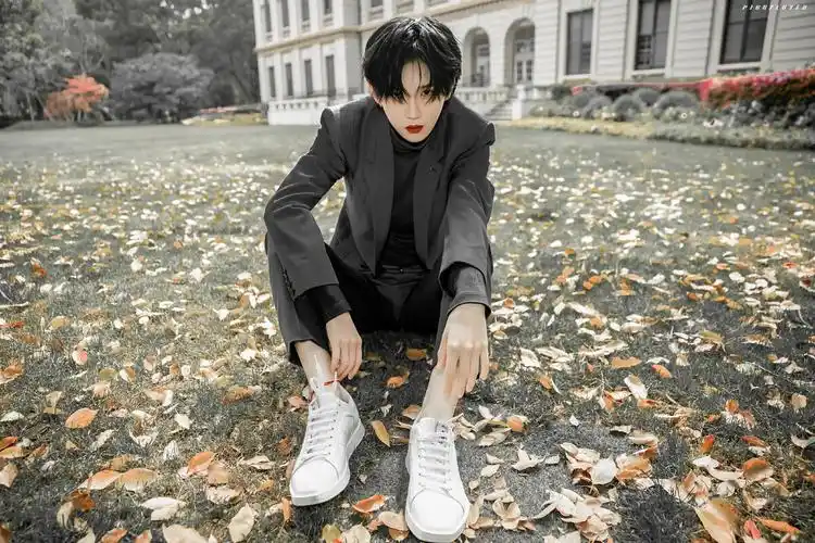 陆柯燃黑色西装