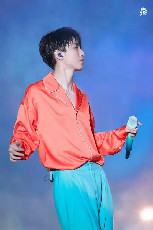 [抱一抱][抱一抱][抱一抱] 【王俊凯健身】【王俊凯西装】【王俊凯