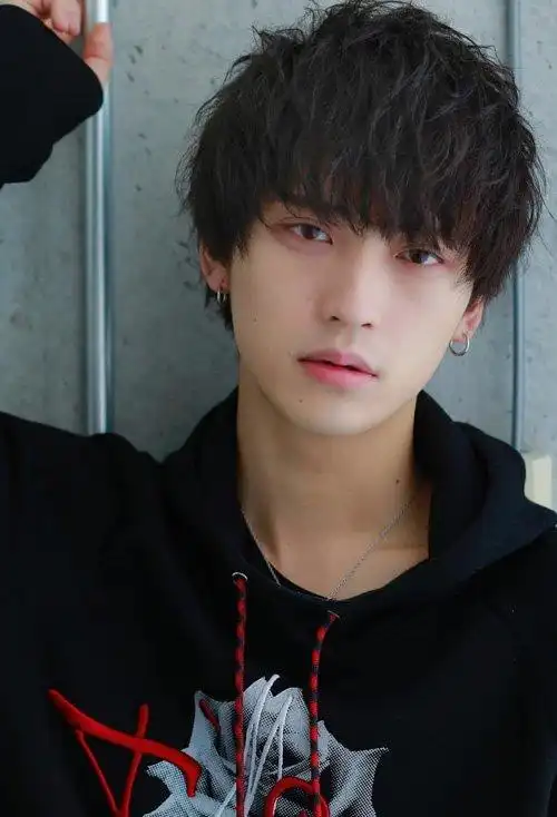 男生定位烫短头发造型图片帅爆时尚圈的男生卷发