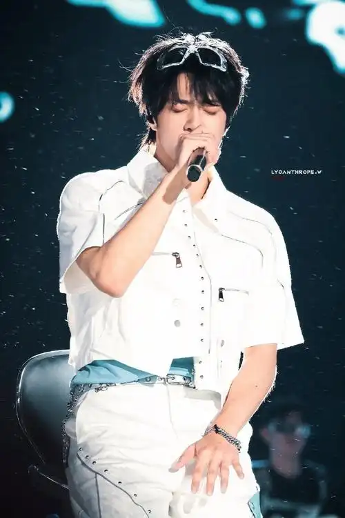 刘耀文超话i#刘耀文#    遇见的都是天意,拥有的都是幸运 世界上有一