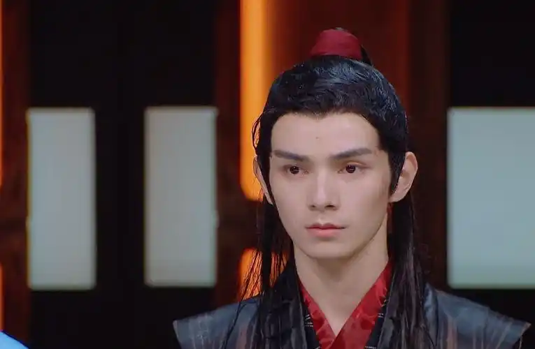 电视剧(这些男星实在不适合古装:黄明昊版夜华很赶客,周艺轩秒变路人)