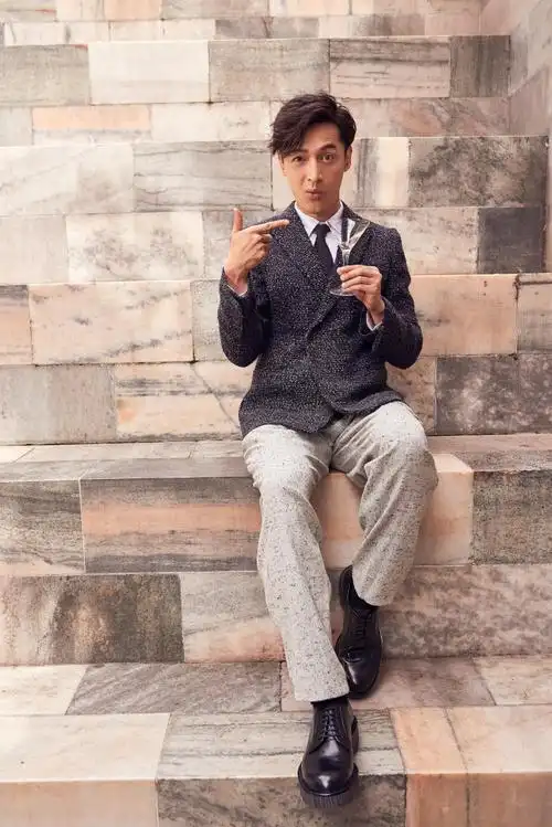 胡歌超话無水印超高清圖#胡歌说要用作品说话##胡歌说梅晓歌即将赴任