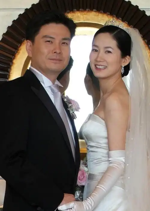 沈银河的丈夫池相昱本身是一位大学教授,后来选择了从政这条道路沈