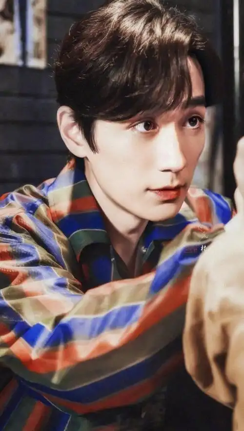 明星手机壁纸:朱一龙