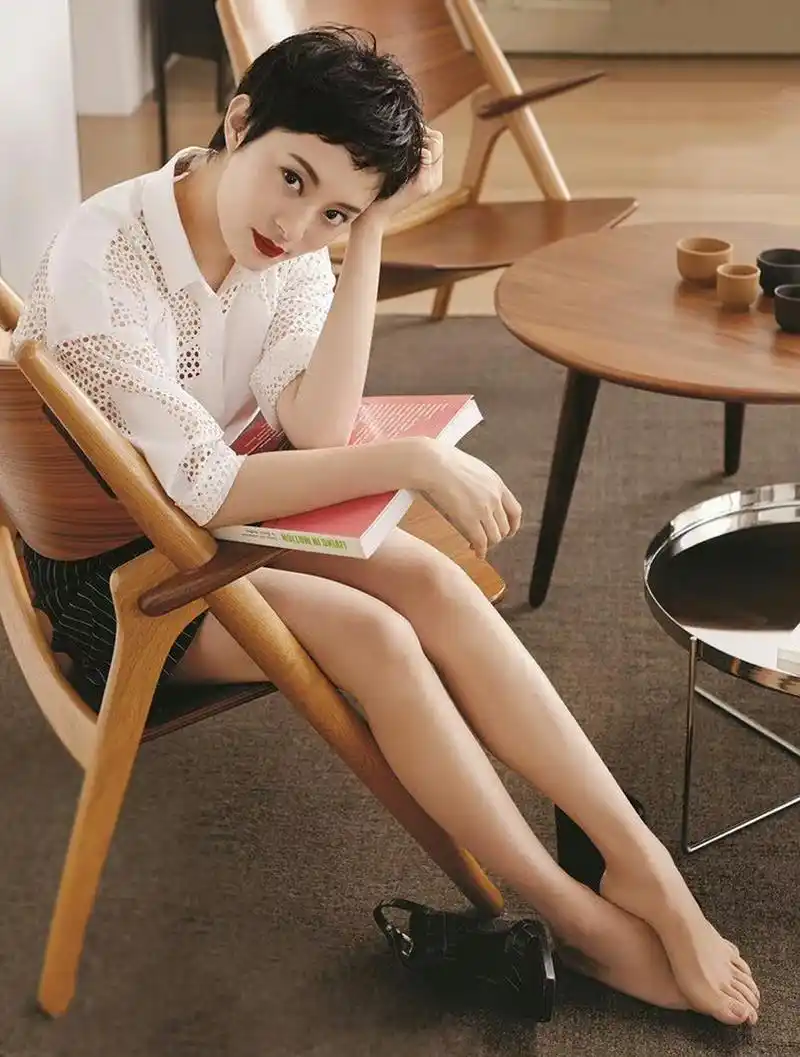 没想到孙俪的脚是又白又嫩