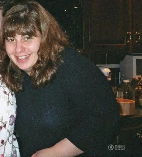 30岁时的charlene bazarian.