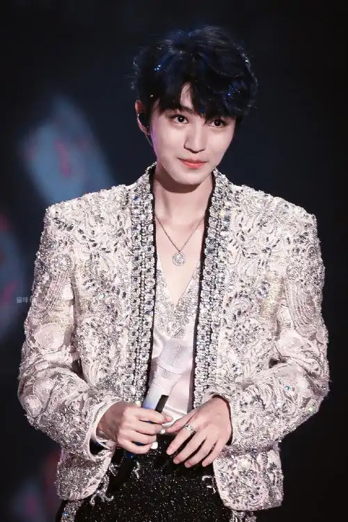 陪王俊凯奔赴每一个十年