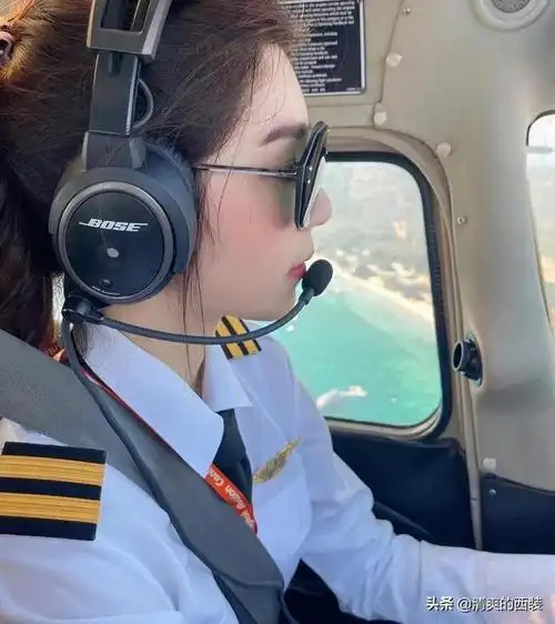 阳光自信美丽动人泰国最漂亮的女机长