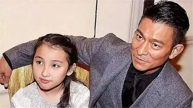 刘向蕙不仅长得像刘德华,还继承了父母的聪明才智.