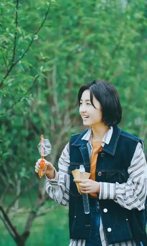 张子枫笑容也太治愈了