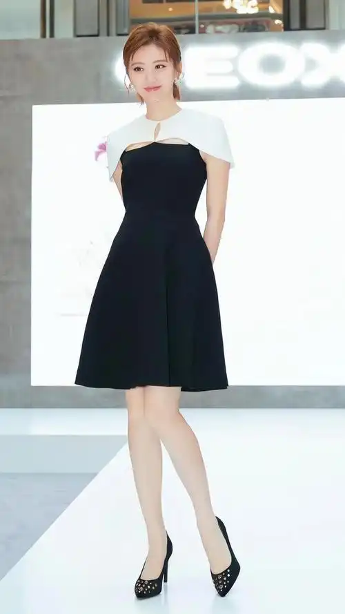 美女明星高跟鞋穿搭_网易订阅