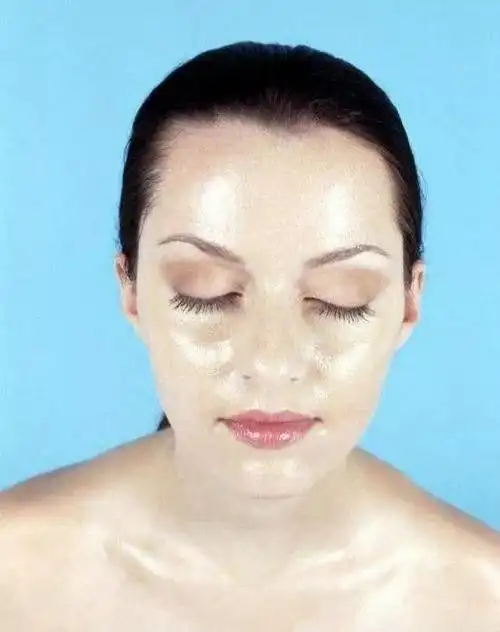 油脂和水分失衡水油处于平衡状态健康的皮肤皮肤缺水皮肤出油的原因