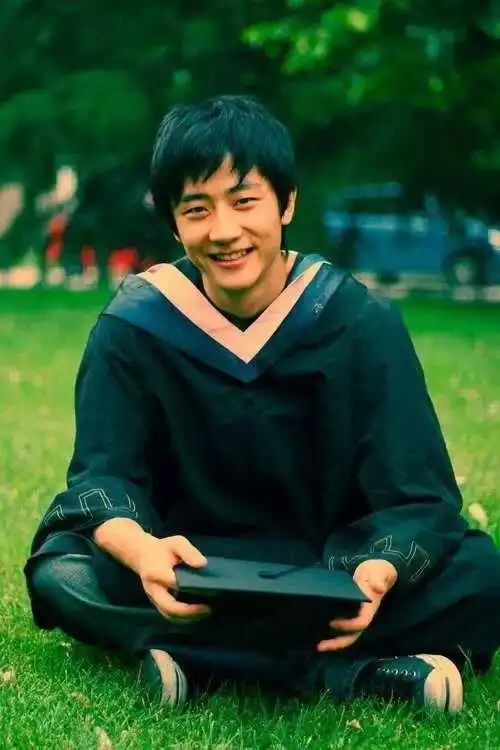 黄轩把表演当做职业是一种很可悲的行为