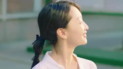 后来的我们周冬雨有一段废戏就是为了吊打这十八线女艺人的