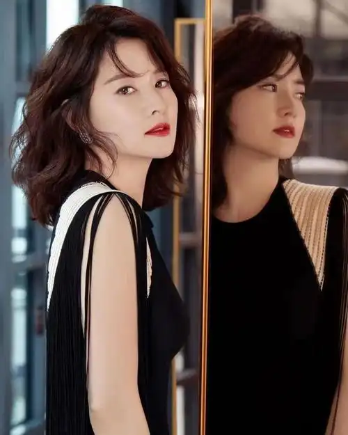 40的金泰熙50的李英爱她们各自的人生解题思路可比冻龄脸有趣多了