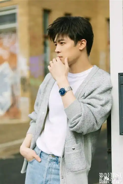 2017年8月24日,颖儿,付辛博在微博上互相表白,正式公开恋情.