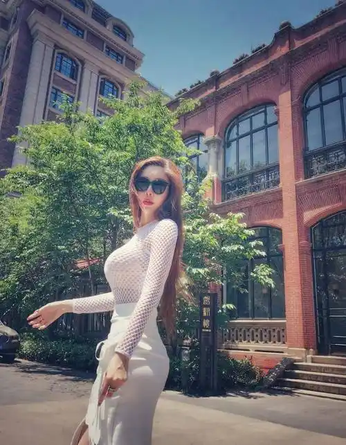 网红汹涌:如此完美的身材,雕饰的面孔只有她微博女神王一霏