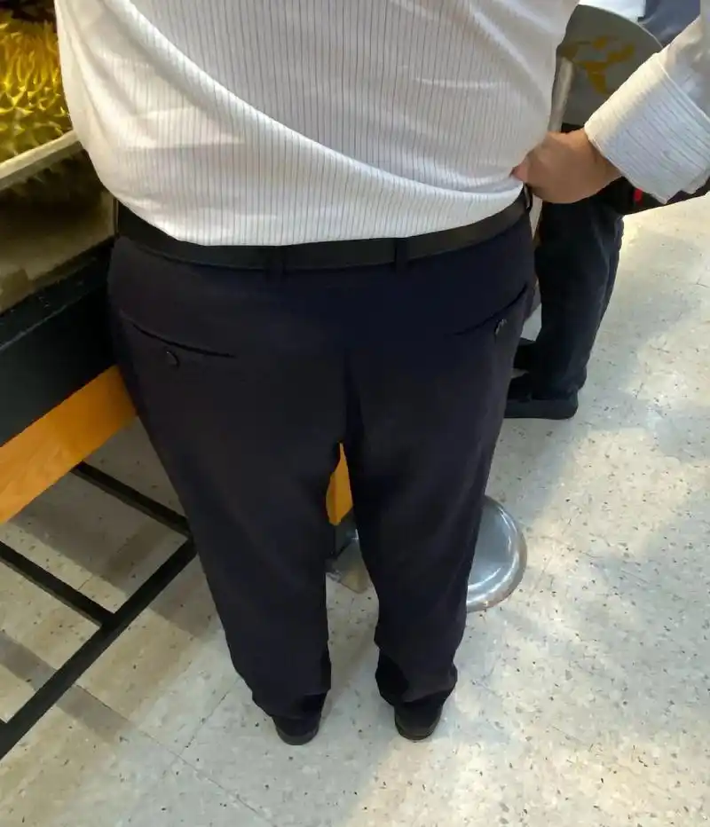 正装皮鞋 #西裤 #黑袜 #中年大叔 #正装中年 - 抖音