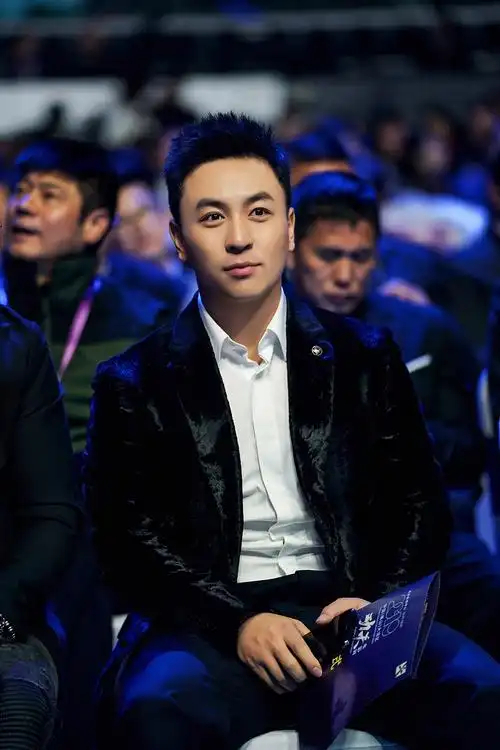 释小龙担任功夫电影节颁奖嘉宾致敬功夫电影尽显传承