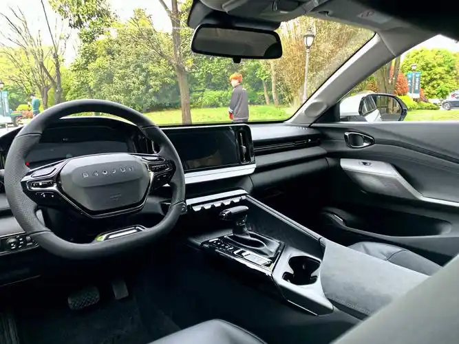 新宝骏valli:除了瓦罐的颜,"猎杀"年轻人的招式还有很多