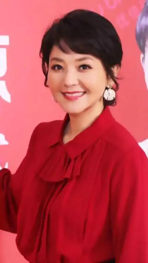 主持人方琼:与大8岁领导闪婚,婚后分居多年,她幸福吗?