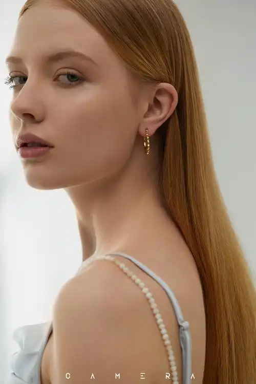 helas电商品牌 | 珍珠项链模特拍照