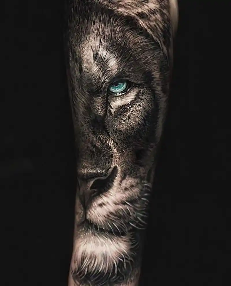 纹身分享 狮子 狮子是智慧和力量的化身,有吉祥,繁荣,生生不息的寓意