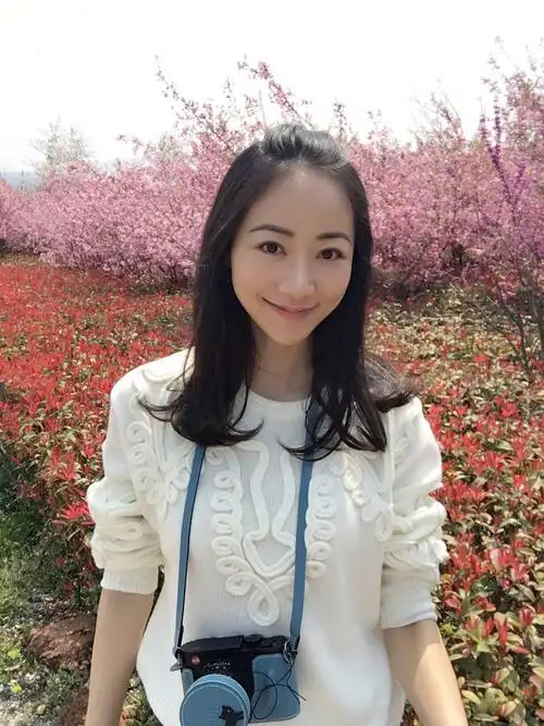 韩雪晒春日自拍 素颜出镜无压力