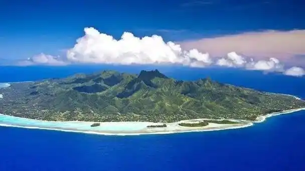 开曼群岛是世界第四大离岸金融中心,被誉为世界著名的潜水胜地.