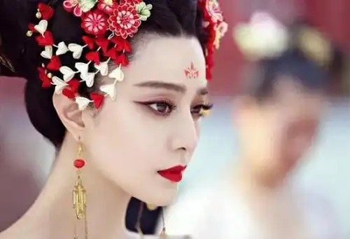 小李飞刀17岁出演菩提达摩创奇,范冰冰16岁出演马永贞上争霸上海滩