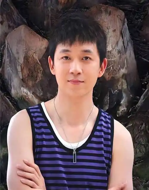 潘粤明被董洁毁了家庭事业和名声,有人比他更惨_钟镇涛_章小_婚姻